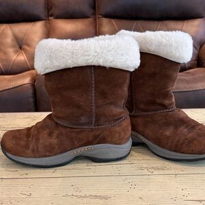 Women’s Merrell Chocolate Suede Boots with Shearling Cuff (US 8)